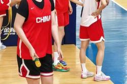 女篮赛事打破僵局，选手斗志昂扬