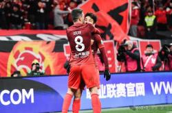 包含申花五连胜继续领跑积分榜，武磊主帅陷下课危机！的词条